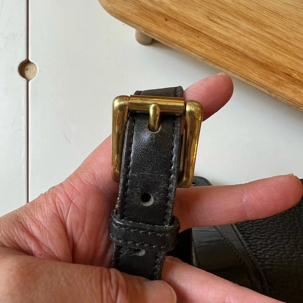 Vintage Dooney and Bourke Essex Pebbled Leather Purse - Picture 8 of 9